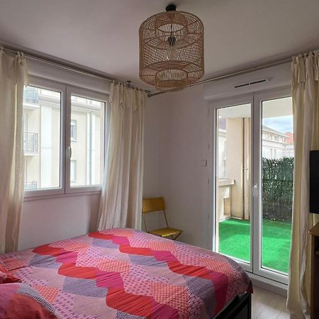 Location 3 Chambres Spacieuses Dans Appartment 2 Mn Rer Bussy Saint Georges Esterno foto