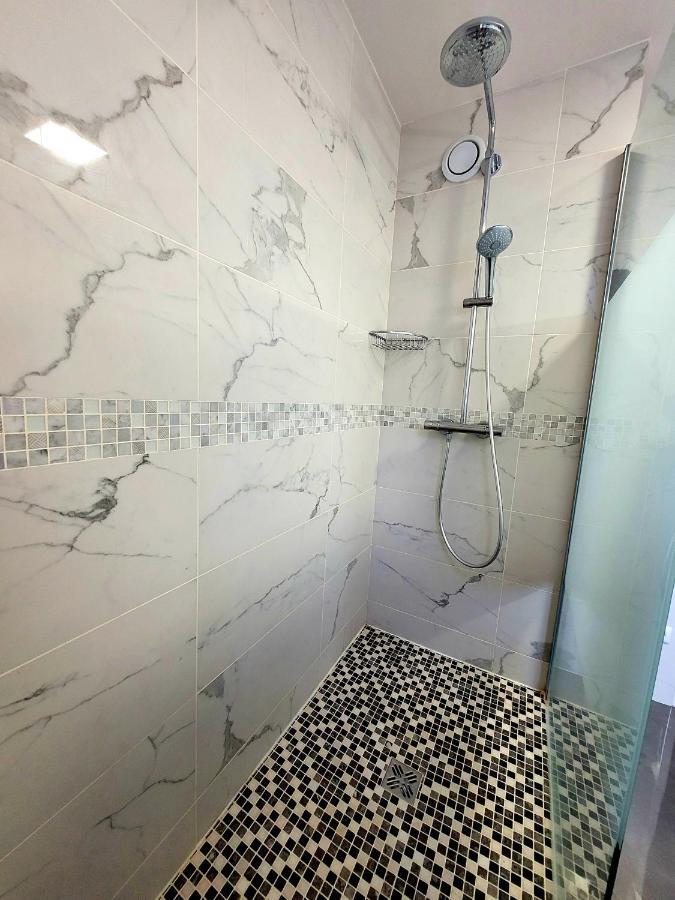 Location 3 Chambres Spacieuses Dans Appartment 2 Mn Rer Bussy Saint Georges Esterno foto