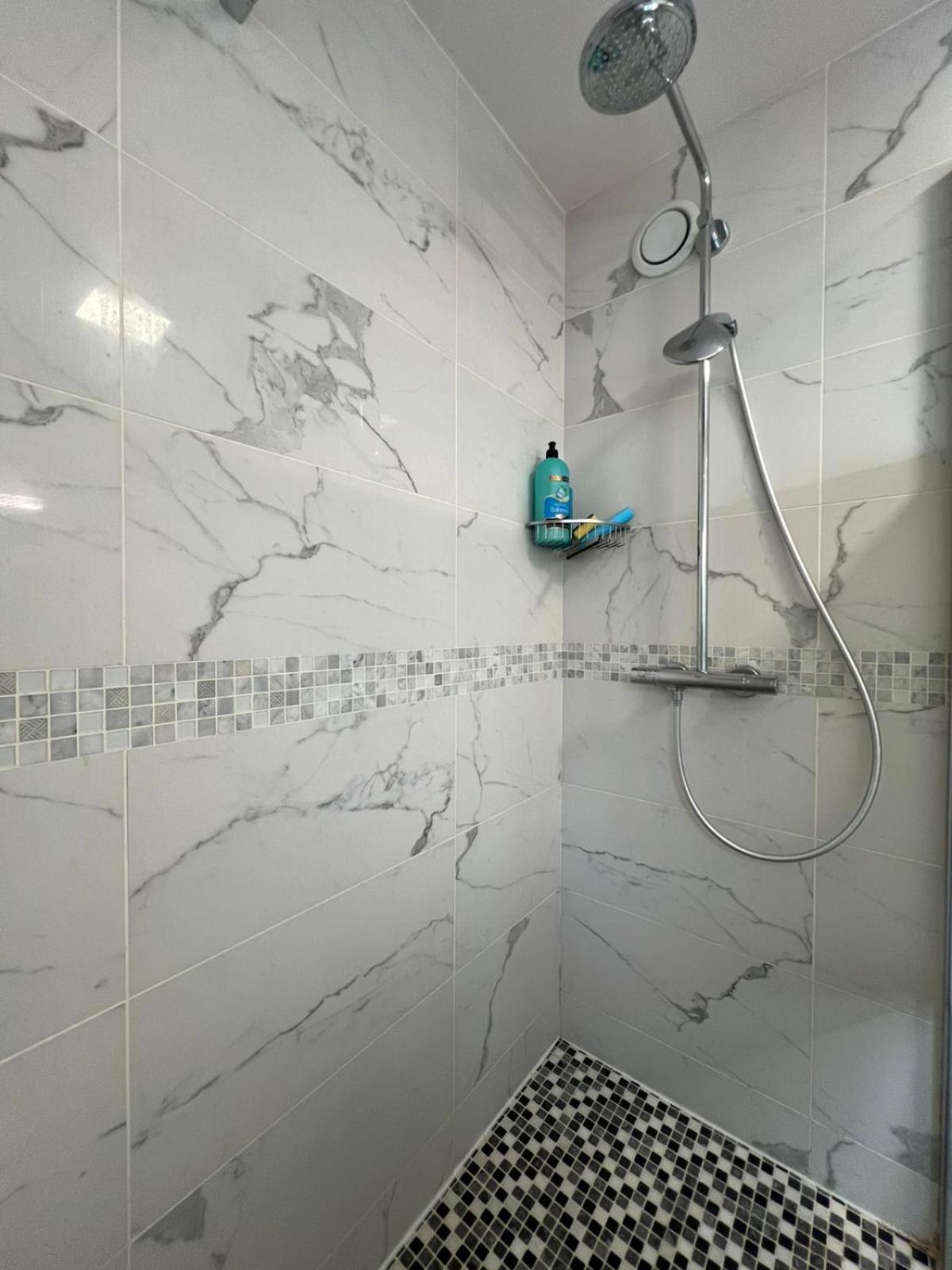 Location 3 Chambres Spacieuses Dans Appartment 2 Mn Rer Bussy Saint Georges Esterno foto